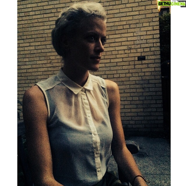 Portia Doubleday Instagram - This beauty came to visit me in my garden. Annie.