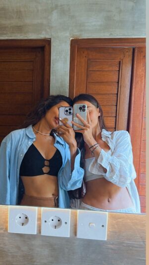 Pradaini Surva Instagram - The First nourishing hour sets the tone of the day 🤎
-
What are your non negotiable morning rituals ?? 
-
I do a whole bunch of things 
Here is a part of it ;) 
We ll dive in deep soon . Okay ? Okay ! 

-
Tight tight for now 🫶🏽
-
My chweet fraaaand @love_laura_yoga