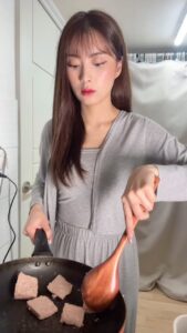 Praepetch Udomsartporn Top 100 Instagram Photos and Posts