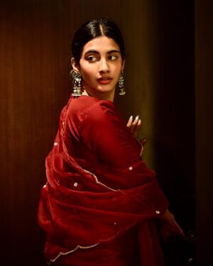 Pragati Srivastava Instagram - Time doesn’t slow down ♥️
.
.
.
📸 @harshpatel.ph 
Styled by @towindia @akankshakj 
Outfit @kanakadharadesigns 
Managed by @purplethoughtsind
.
.
.
#ggg #brundavanive #tfi #telugucinema #actress