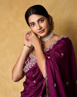 Pragati Srivastava Instagram - Any guess what’s my name in #peddhakapu1 ? 

#prerelease 
Photographer @kalyanyasaswi 
Muah by Ram
Styling @rashmitathapa @tedhimedhi 
Outfit- @swathiveldandi_official
Jewellery- @karnikajewelshyd 
Managed by @purplethoughtsind @akankshakj @swati_happe