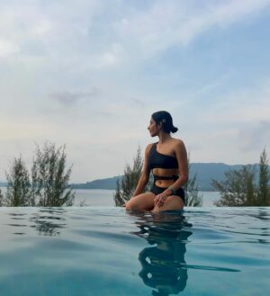Pragati Srivastava Instagram - Are you a day or an evening person?