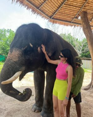 Pragati Srivastava Instagram - “Babumoshai, zindagi badi honi chahiye, lambi nahi”
