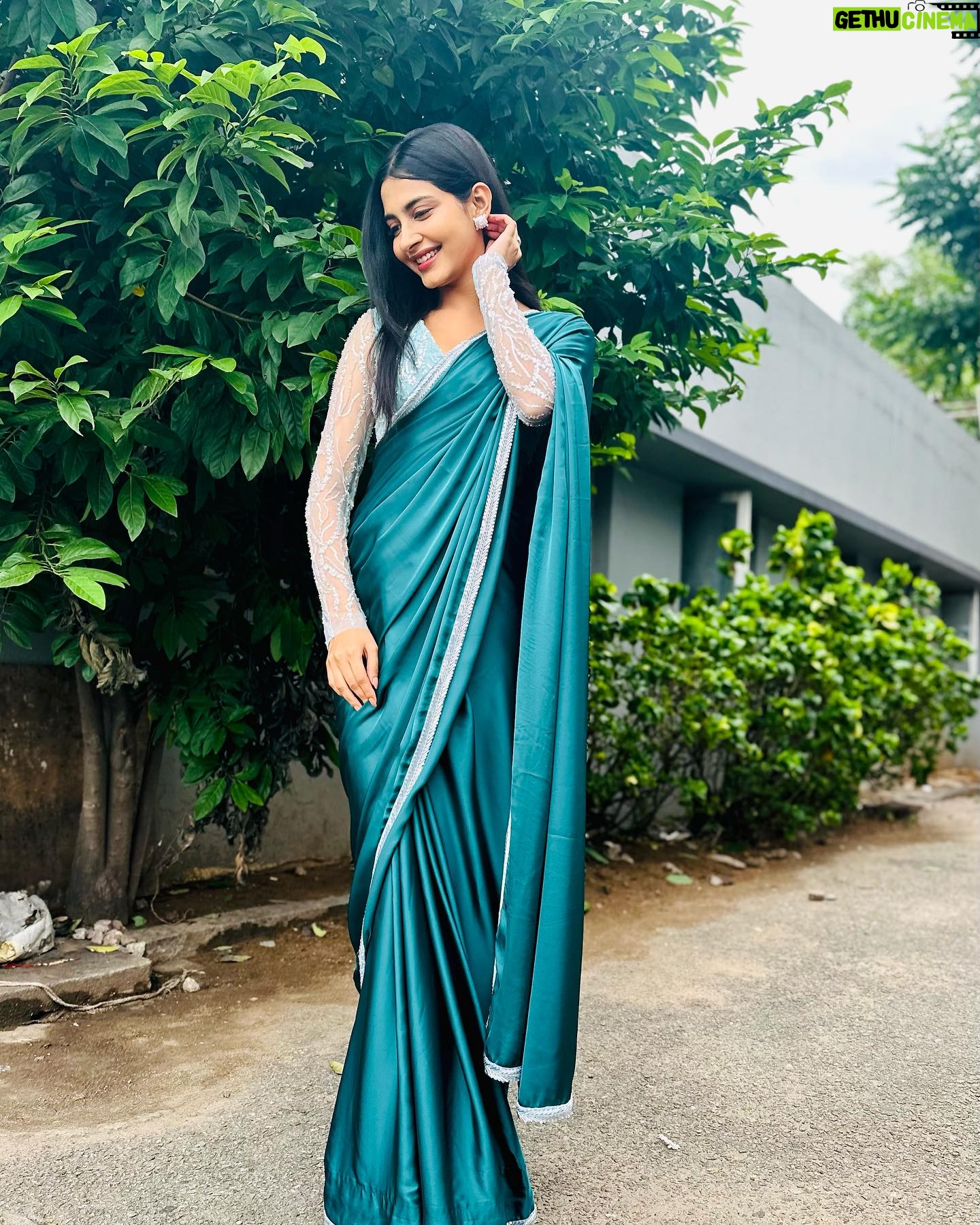 Pragati Srivastava - 9.5K Likes - A little haul of my life lately 🙏🏼
#promotionday #peddhakapu1
Watch the full episode on @disneyplushotstar 👇🏻
https://www.hotstar.com/in/tv/vinayaka-chavithi-specials/1260067897/ganapathi-bappa-moriya/1700016043
Photographer @sriganesh786
Styling @towindia @akankshakj
Managed by @purplethoughtsind
