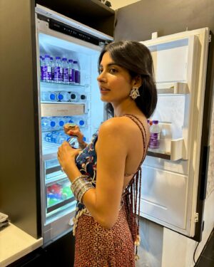 Pragati Srivastava Instagram - Drink water with me, reverse dump 💦
.
Have you watched Gam Gam Ganesha yet?
.
.
#pragatisrivastava #ggg #teluguactress #telugu