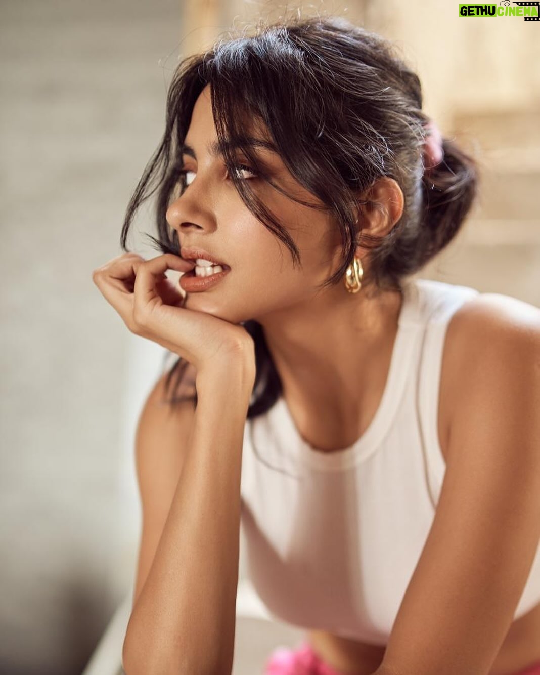 Pragati Srivastava - 10.1K Likes - Thinking bout me?
