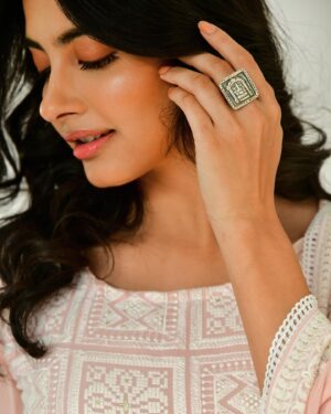 Pragati Srivastava Instagram - Happy Anant Chaturdashi ☺️
#peddhakapu1 #releasingon29sep 

Photography @harshpatel.ph 
Styling @towindia @akankshakj 
Muah @abhishekindu 
Brand @nykaafashion 
Jewerelly @curiocottagejewelry 
Managed by @purplethoughtsind