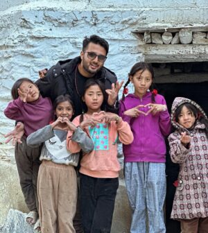 Prakriti Shrestha Instagram - Meet my lil friends from Marpha, Mustang. They were the sweetest munchkins who made my day and treated me the best. Hami Nepali ko khubi nai ho… jasko pani man pagalna sakne ☺️.. ki kaso? 😉