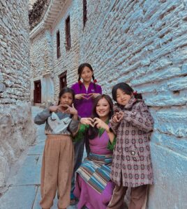Prakriti Shrestha Instagram - Meet my lil friends from Marpha, Mustang. They were the sweetest munchkins who made my day and treated me the best. Hami Nepali ko khubi nai ho… jasko pani man pagalna sakne ☺️.. ki kaso? 😉