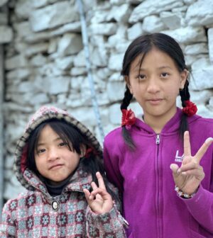 Prakriti Shrestha Instagram - Meet my lil friends from Marpha, Mustang. They were the sweetest munchkins who made my day and treated me the best. Hami Nepali ko khubi nai ho… jasko pani man pagalna sakne ☺️.. ki kaso? 😉