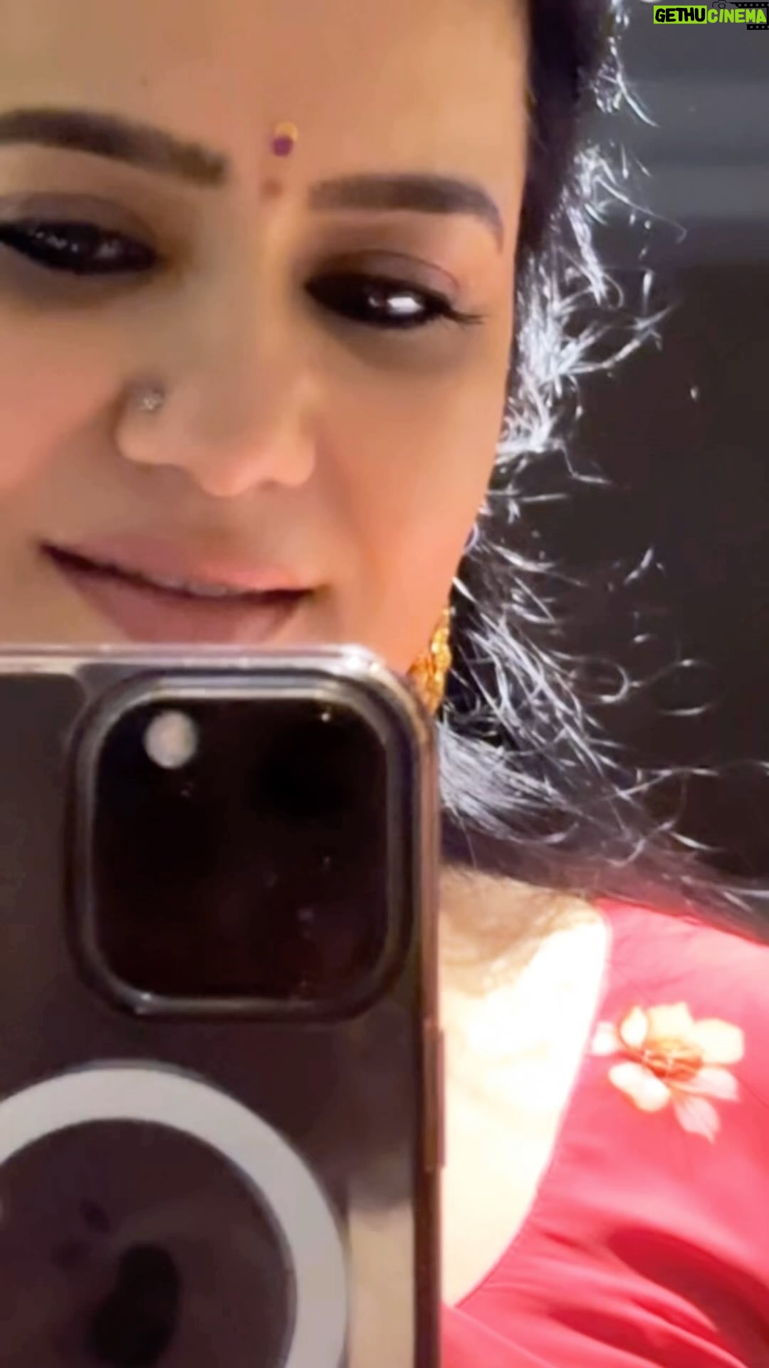 Pranathy Sadhanala Instagram - శుభోదయం నేస్తాలు 🩷 saree @vidha_trends beautiful saree Heavy pure dual georgette saree with complete hand work all over with cut dana and pearl work blouse - heavy georgette blouse with heavy with hand work of pearls approx 1 meter Best quality “More Colors Available”. . . #sareelove . #sareecollection . #reelitfeelit . #trendingreels . #pranathymanasupalike
