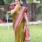 Pranathy Sadhanala Instagram - శుభోదయం నేస్తాలు 💚🤎 blooper 😀చెప్పకుండా మా వారు స్టార్ట్ చేస్తే ….సరేలే అని ఇలా ప్రాక్టీస్ కానిచ్చేసా మువ్వల హారం అదిరింది.బంగారం లాగే ఉంది . బంగారం ధరలు ఆకాశాన్ని తాకుతున్న ఈ టైంలో ఇలాంటి హారాలు మేలు 😊 @sri_lns_brand_jewellery Whatsapp:- 6300863457 Page:-Sri LNS Brand Jewellery No calls only WhatsApp #goodmorning . #godblessyouall . #funtimes . #blooperalert🚨 . #reelitfeelit . #pranathymanasupalike
