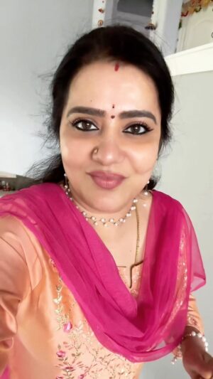 Pranathy Sadhanala Instagram - శుభోదయం నేస్తాలు 🫶🏻
దేవుడా ఓ మంచి దేవుడా మర్చిపోయా అనే మతి ఉంటే చాలు
ఏం మర్చిపోయా అనే మతిమరుపు లేకుండా చూడు🙏😊 #pranathymanasupalike