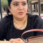 Pranathy Sadhanala Instagram - కొందరు-మీరు రీల్స్ మానేస్తే మంచిది నా సమాధానం-ఈ మాట నా పెనిమిటి తప్ప ఇంకెవరుజెప్పిన నే వినా….. అన్నట్టు యాద్ మర్చిన ఈ వీడియో తీసింది కూడా నా పెనిమిటే🖤 #myfamilymyworld #lovemakeslifebeautiful #🖤 #reelitfeelit #pranathymanasupalike