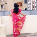 Pranathy Sadhanala Instagram - శుభోదయం నేస్తాలు🩷 నా చిన్న మేనకోడలితో🩷 saree @vidha_trends beautiful saree Heavy pure dual georgette saree with complete hand work all over with cut dana and pearl work blouse - heavy georgette blouse with heavy with hand work of pearls approx 1 meter Best quality “More Colors Available”. . . #sareelove . #sareecollection . #reelitfeelit . #trendingreels . #pranathymanasupalike