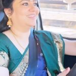 Pranathy Sadhanala Instagram - Drafts లో ఉన్న వీడియోస్ క్లియర్ చేసే టైం వచ్చిందట😄 ఈ వీడియో మా అమ్మాయి సరదాగా తీసింది పోస్ట్ చేస్తా అనుకోలేదు.అనుకోనివి అప్పుడప్పుడు ఇలా జరుగుతాయి అన్నమాట 😊 #familytime #longdrive #funandmasti #💚🩶 #reelitfeelit #explorepage✨ #pranathymanasupalike