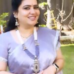 Pranathy Sadhanala Instagram - శుభోదయం నేస్తాలు 💜చివర్లో అమ్మ కూచి వచ్చేసింది💜 saree details :Soft jimmi choo Organza tissue silk sarees running blouse piece 1600 @hansicollections #goodmorning #godblessyouall #sareelovee #explorepage #pakkasouthindian #reelitfeelit #pranathymanasupalike