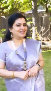 Pranathy Sadhanala Instagram - శుభోదయం నేస్తాలు 💜చివర్లో అమ్మ కూచి వచ్చేసింది💜 saree details :Soft jimmi choo Organza tissue silk sarees running blouse piece 1600 @hansicollections #goodmorning #godblessyouall #sareelovee #explorepage #pakkasouthindian #reelitfeelit #pranathymanasupalike