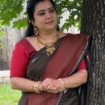 Pranathy Sadhanala Instagram - శుభోదయం నేస్తాలు 🤎❤️ grand 3D embossed heavy big Antique neckset with kundans, Lakshmi, peacock design & crystal hangings along with large earrings. @classycreations.rva #goodmorning #godblessyouall #classycreations #jewelerycollection #pranathymanasupalike
