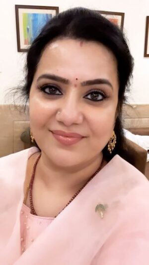 Pranathy Sadhanala Instagram - శుభోదయం నేస్తాలు🩷 
#goodmorning 
#godblessyouall 
#lovemakeslifebeautiful 
#nuvvosthanantenenoddantana 
#chandrulloundekundelu🐇🐰 
#reelitfeelit 
#explorepage✨ 
#pranathymanasupalike
