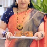 Pranathy Sadhanala Instagram - On request @tvsvijji మా శ్రీవారే వీడియో తీస్తున్నారు లెండి.చూపులు బాగా అయ్యాయి🤣 @jaanu_joshi_jewellery Black beads price 720 $ Wholesale jewellery For order enquiry 7019548275 #kodandaramudantakommalala #subhalagnam #reelitfeelit #onrequest #explorepage #jaanujoshijewelley #pranathymanasupalike