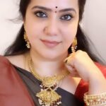 Pranathy Sadhanala Instagram - ఎలా ఉంటాం 🫶🏻 grand 3D embossed heavy big Antique neckset with kundans, Lakshmi, peacock design & crystal hangings along with large earrings. @classycreations.rva #jewelerycollection #reelitfeelit #lovemakeslifebeautiful #pranathymanasupalike