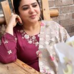 Pranathy Sadhanala Instagram - శుభోదయం నేస్తాలు 🫶🏻 #goodmorning . #godblessyouall . #cheppalanundi . #lovemakeslifebeautiful . #reelitfeelit . #💜 . #explorepage✨ . #pranathymanasupalike