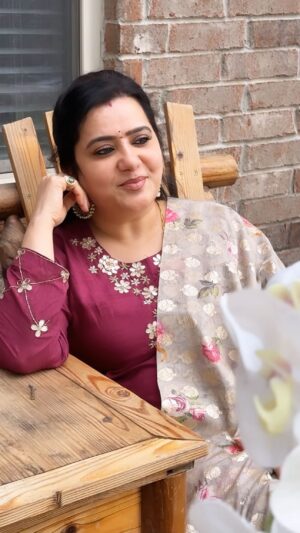 Pranathy Sadhanala Instagram - శుభోదయం నేస్తాలు 🫶🏻 
#goodmorning 
.
#godblessyouall 
.
#cheppalanundi 
.
#lovemakeslifebeautiful 
.
#reelitfeelit 
.
#💜 
.
#explorepage✨ 
.
#pranathymanasupalike