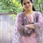 Pranathy Sadhanala Instagram - శుభోదయం నేస్తాలు 💖🎵 . #goodmorning . #godblessyouall . #favsong . #reelitfeelit . #swapnavenuvedosong🎶 . #💖 . #pranathymanasupalike