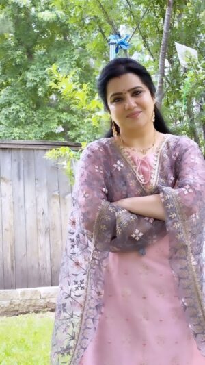 Pranathy Sadhanala Instagram - శుభోదయం నేస్తాలు 💖🎵 
.
#goodmorning 
.
#godblessyouall 
.
#favsong 
.
#reelitfeelit 
.
#swapnavenuvedosong🎶 
.
#💖 
.
#pranathymanasupalike