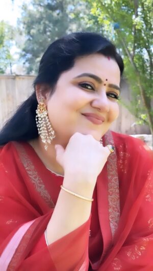 Pranathy Sadhanala Instagram - శుభోదయం నేస్తాలు ❤️ మనసంతా మేఘమై తేలిపోదా ….
#goodmorning 
.
#godblessyouall 
.
#manasanthameghamaitelipodha☁️🎶 
.
#chinmayi 
.
#reelitfeelit 
.
#pranathymanasupalike