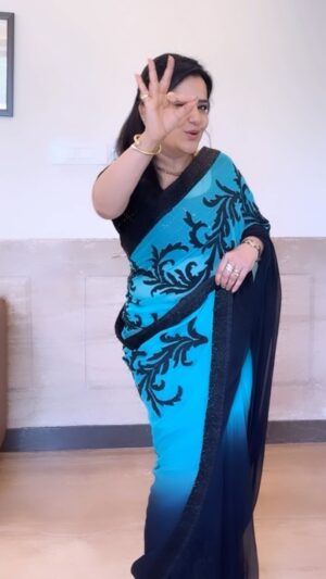Pranathy Sadhanala Instagram - శుభోదయం నేస్తాలు 🩵🖤 నా సామి 🩵🖤 
saree by @mokshacouture 
#goodmorning .
.
#godblessyouall .
.
#soosekiaggiravvamadiri🔥🔥🔥 .
.
#pushpa2 .
.
#trendingreels .
.
#trendingaudio 
.
.
#reelitfeelit 
.
.
#explorepage✨ 
.
.
#devisriprasad 
.
.
#pranathymanasupalike