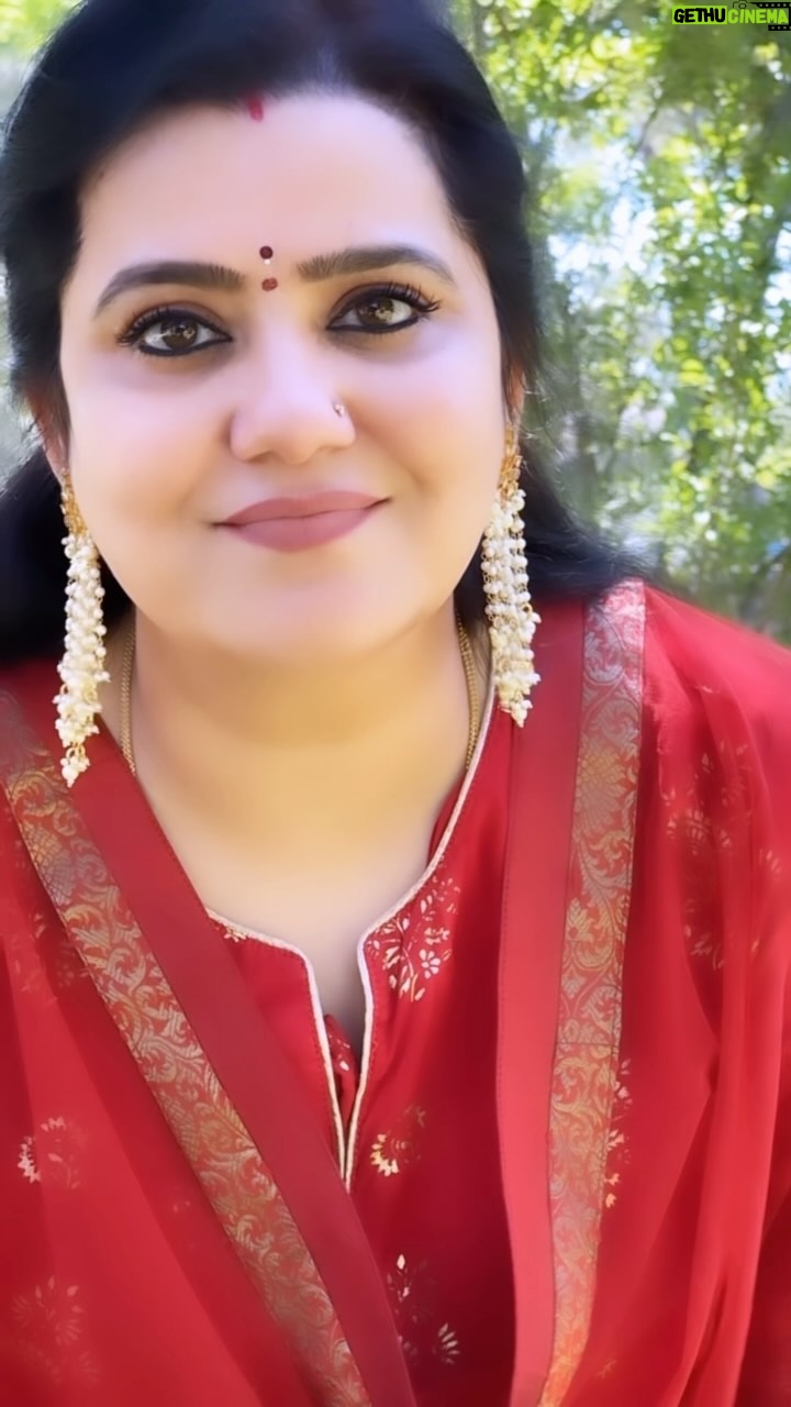 Pranathy Sadhanala Instagram - నా ప్రియ మిత్రుడు మహేష్ ధీర స్వరపరిచిన పాట. sorry Mahesh చాలా ఆలస్యంగా వీడియో చేసినందుకు. మ్యూజిక్ డైరెక్టర్ గా , సింగర్ గా నువ్వు కోరుకున్న స్థాయికి చేరాలని మనస్ఫూర్తిగా సాయినాథుణ్ణి కోరుకుంటూ 🙏 ఈ పాటని అద్భుతంగా పాడింది @anudeep.dev @singer_dheera_ #neelineeliaakasam #maheshdheera #reelitfeelit #anudeep #pranathymanasupalike