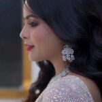 Pratiksha Rai Instagram – Wearing – @bawreefashions 
Jewellery-  @ashok_satra_bridal_jewellery 
MUA – @makeover_rituu 
Hair – @mahives_makeover
Cinematographer – @loki_captured
Location – @silkroutejuhu

#reelkarofeelkaro#trendingreels#reelitfeelit