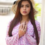 Pratiksha Rai Instagram - A love letter to sunsets 🌤️❤️‍🔥 📸- @sk_portraitgallery 🌹 #summervibes#sumeroutfit#floraldresses#colourfuldress#hat#mumbai#actorlife#photoshoot#outdoorshoot#potraitshoot#portraitphotography#pratiksharai#indiantelevision