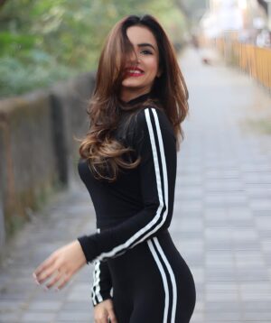 Pratiksha Rai Instagram - Keep smiling ☺️

#summervibes#sumeroutfit#floraldresses#colourfuldress#hat#mumbai#actorlife#photoshoot#outdoorshoot#potraitshoot#portraitphotography#pratiksharai#indiantelevision#cords
