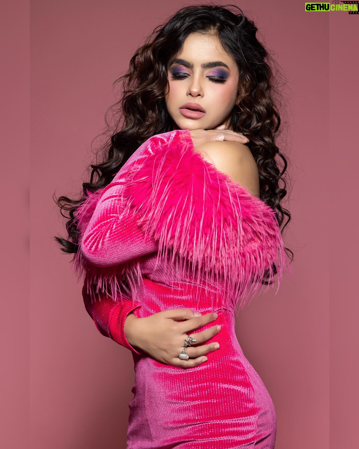 Pratiksha Rai Instagram - Mua - @makeover_rituu Hair- @makeup_hair_by_uma 📸 - @chetanpsanap Dress - @newme.asia