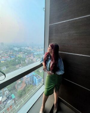 Pratyusha Paul Instagram - 𝘈𝘯𝘥 𝘵𝘩𝘦𝘺 𝘬𝘦𝘦𝘱 𝘢𝘴𝘬𝘪𝘯𝘨 𝘮𝘦 𝘸𝘩𝘦𝘳𝘦 𝘩𝘢𝘱𝘱𝘪𝘯𝘦𝘴𝘴 𝘤𝘢𝘯 𝘣𝘦 𝘧𝘰𝘶𝘯𝘥, 𝘣𝘶𝘵 𝘭’𝘮 𝘯𝘰 𝘭𝘰𝘯𝘨𝘦𝘳 𝘵𝘳𝘺𝘪𝘯𝘨 𝘵𝘰 𝘧𝘪𝘯𝘥 𝘩𝘢𝘱𝘱𝘪𝘯𝘦𝘴𝘴 𝘐 𝘫𝘶𝘴𝘵 𝘢𝘱𝘱𝘳𝘦𝘤𝘪𝘢𝘵𝘦 𝘸𝘩𝘦𝘳𝘦 𝘪 𝘢𝘮 𝘢𝘯𝘥 𝘵𝘩𝘦𝘯 𝘩𝘢𝘱𝘱𝘪𝘯𝘦𝘴𝘴 𝘧𝘪𝘯𝘥𝘴 𝘮𝘦..🧚🏻‍♀️🦋🌿☀️🧘🏻‍♀️🌇🌻
.
.
.
.
.
.
.
.
.
.
.
.
#postivevibes #ontopoftheworld #believe #quotes #pratyushapaul #deepquotes #positivethoughts #universe #actorslife