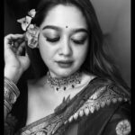 Pratyusha Paul Instagram - No kala jadu needed, saree,kajal & bindi are enough..🖤🪞🕊️🥀 . . . . . . . . . . . . . . . . . . . . . . . . . #saree #sareelove #sareefashion #bengali #bengaligirl #bengaliactressworld #fashion #ethnicwear #blacksaree #desi #desigirl #explore #foryou #trending #kajal #eyes #makeup #bengalisong #bengalibeauty #