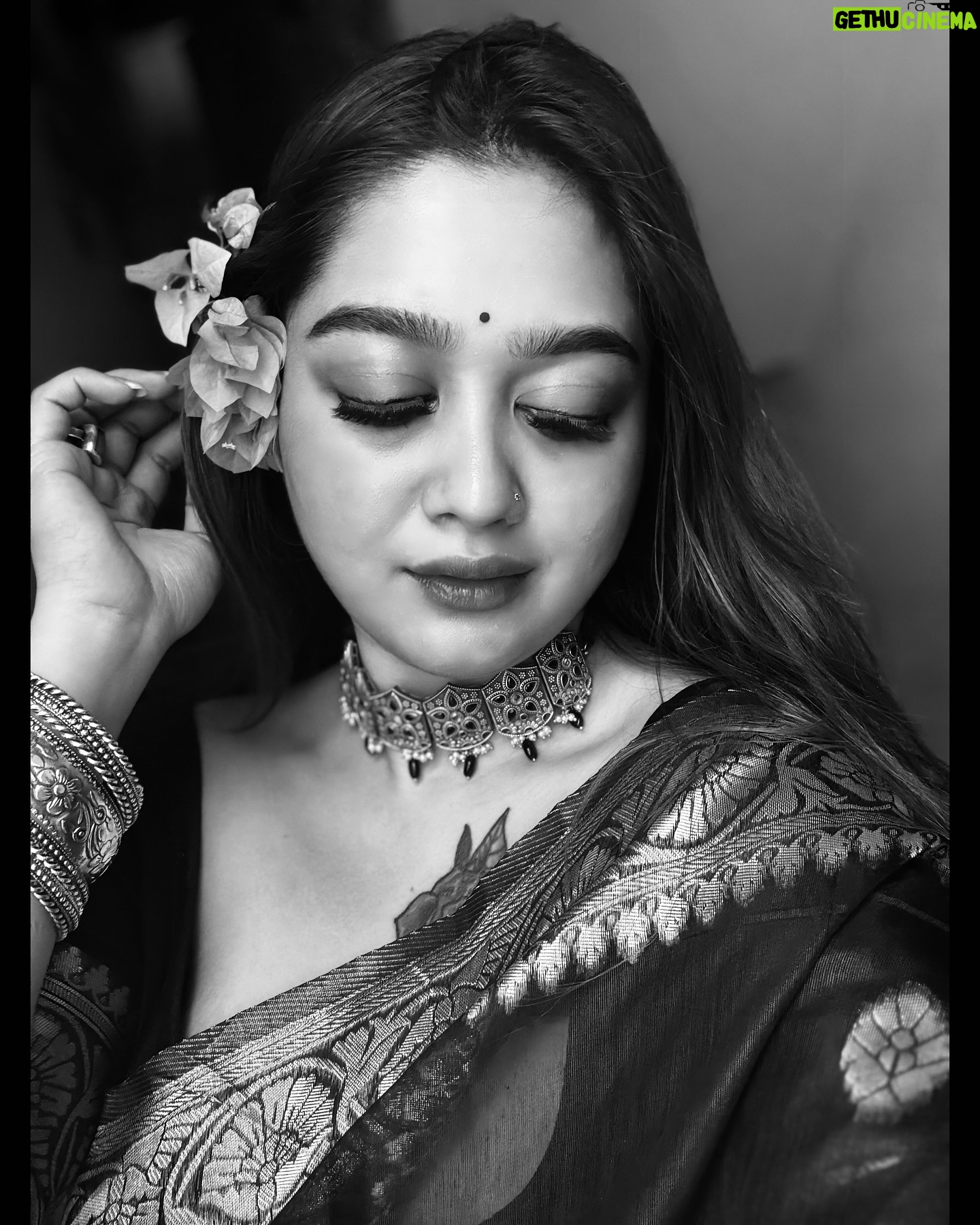 Pratyusha Paul Instagram - No kala jadu needed, saree,kajal & bindi are enough..π€πͺποΈπ₯ . . . . . . . . . . . . . . . . . . . . . . . . . #saree #sareelove #sareefashion #bengali #bengaligirl #bengaliactressworld #fashion #ethnicwear #blacksaree #desi #desigirl #explore #foryou #trending #kajal #eyes #makeup #bengalisong #bengalibeauty #