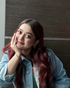 Pratyusha Paul Instagram - 𝘈𝘯𝘥 𝘵𝘩𝘦𝘺 𝘬𝘦𝘦𝘱 𝘢𝘴𝘬𝘪𝘯𝘨 𝘮𝘦 𝘸𝘩𝘦𝘳𝘦 𝘩𝘢𝘱𝘱𝘪𝘯𝘦𝘴𝘴 𝘤𝘢𝘯 𝘣𝘦 𝘧𝘰𝘶𝘯𝘥, 𝘣𝘶𝘵 𝘭’𝘮 𝘯𝘰 𝘭𝘰𝘯𝘨𝘦𝘳 𝘵𝘳𝘺𝘪𝘯𝘨 𝘵𝘰 𝘧𝘪𝘯𝘥 𝘩𝘢𝘱𝘱𝘪𝘯𝘦𝘴𝘴 𝘐 𝘫𝘶𝘴𝘵 𝘢𝘱𝘱𝘳𝘦𝘤𝘪𝘢𝘵𝘦 𝘸𝘩𝘦𝘳𝘦 𝘪 𝘢𝘮 𝘢𝘯𝘥 𝘵𝘩𝘦𝘯 𝘩𝘢𝘱𝘱𝘪𝘯𝘦𝘴𝘴 𝘧𝘪𝘯𝘥𝘴 𝘮𝘦..🧚🏻‍♀️🦋🌿☀️🧘🏻‍♀️🌇🌻
.
.
.
.
.
.
.
.
.
.
.
.
#postivevibes #ontopoftheworld #believe #quotes #pratyushapaul #deepquotes #positivethoughts #universe #actorslife
