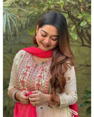 Pratyusha Paul Instagram - নতুন করে শুরু হোক সব। শুভ নববর্ষ ১৪৩১। নতুন বছরের শুভেচ্ছা জানাই সকলকে।🪷🦢🌾☀️