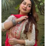 Pratyusha Paul Instagram - নতুন করে শুরু হোক সব। শুভ নববর্ষ ১৪৩১। নতুন বছরের শুভেচ্ছা জানাই সকলকে।🪷🦢🌾☀️