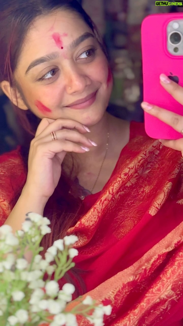 Pratyusha Paul Instagram - ๐๐ช๐ฏ๐ฅ๐ช, ๐ต๐ฉ๐ฐ๐ฅ๐ช ๐ฏ๐ข๐ป๐ข๐ฌ๐ข๐ต ๐ข๐ถ๐ณ ๐ฆ๐ฌ ๐ฎ๐ถ๐ด๐ฌ๐ข๐ฏ๐ชท๐ช๐๏ธโค๏ธ . . . . . . . . . . . . . . . . . .#desicore #desioutfit #indian #ethnic #salwarsuits #fashion #bindi #desigirl #bengaligirl #actor #foryou #explore #instagram #instagood #instamood #reels #reelsinstagram #reelsvideo #reelitfeelit #instadaily #desifashion #red #love #trendingreels #trendingnow #treding #dekhatenupehlipehlibaar #bollywood