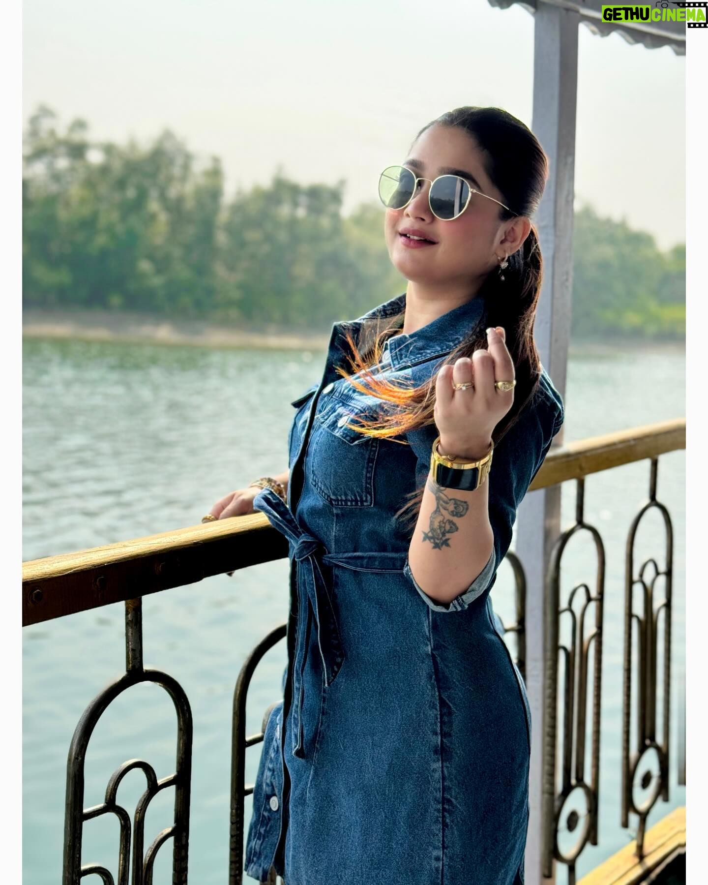 Pratyusha Paul Instagram - ๐ฎ๐ฐ๐ณ๐ฆ ๐ฅ๐ข๐บ๐ด ๐ญ๐ช๐ฌ๐ฆ ๐ต๐ฉ๐ฆ๐ด๐ฆ, ๐ฑ๐ญ๐ฆ๐ข๐ด๐ฆ..๐ซง๐๏ธ๐๏ธ๐งบโ๏ธโ๏ธ๐๐ . . . . . . . . . . . . . . . . #jungle #travel #vacation #junglesafari #boatride #summer #travelgram #pratyushapaul #explore #exploring #foryou #mangrove #wildlife