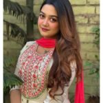 Pratyusha Paul Instagram - নতুন করে শুরু হোক সব। শুভ নববর্ষ ১৪৩১। নতুন বছরের শুভেচ্ছা জানাই সকলকে।🪷🦢🌾☀️