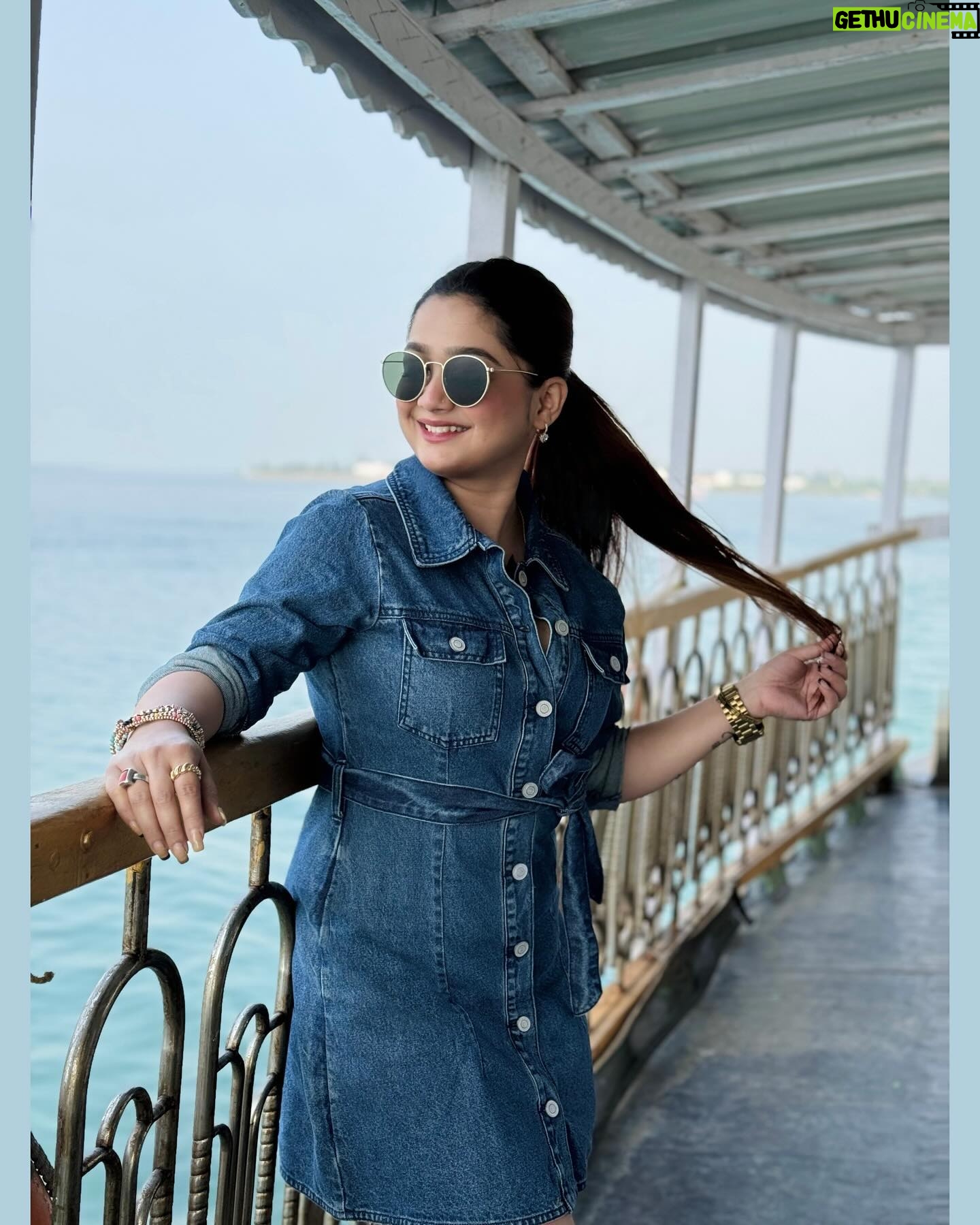 Pratyusha Paul Instagram - ๐ฎ๐ฐ๐ณ๐ฆ ๐ฅ๐ข๐บ๐ด ๐ญ๐ช๐ฌ๐ฆ ๐ต๐ฉ๐ฆ๐ด๐ฆ, ๐ฑ๐ญ๐ฆ๐ข๐ด๐ฆ..๐ซง๐๏ธ๐๏ธ๐งบโ๏ธโ๏ธ๐๐ . . . . . . . . . . . . . . . . #jungle #travel #vacation #junglesafari #boatride #summer #travelgram #pratyushapaul #explore #exploring #foryou #mangrove #wildlife