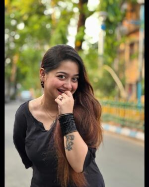 Pratyusha Paul Instagram - Dekhte hi rahoge ya kuch bologe bhi???🕊️🪶🪞🖤✨
.
.
.
.
.
.
.
.
.
.
.
.
.
.
.
.
.
.
.
.
.
.
.
#desi #black #suit #fashion #desiaesthetic #desigirl #salwarsuit #instagood #instamood #explore #foryou #instagram #ootd #indian #ethnic #minimalism #love