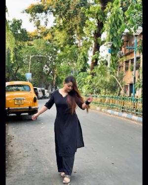 Pratyusha Paul Instagram - Dekhte hi rahoge ya kuch bologe bhi???🕊️🪶🪞🖤✨
.
.
.
.
.
.
.
.
.
.
.
.
.
.
.
.
.
.
.
.
.
.
.
#desi #black #suit #fashion #desiaesthetic #desigirl #salwarsuit #instagood #instamood #explore #foryou #instagram #ootd #indian #ethnic #minimalism #love