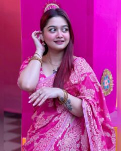Pratyusha Paul Instagram - 𝘐𝘳𝘰𝘯𝘪𝘤𝘢𝘭𝘭𝘺, 𝘪𝘵 𝘭𝘰𝘰𝘬𝘴 𝘭𝘪𝘬𝘦 𝘐 𝘤𝘢𝘯 𝘩𝘢𝘯𝘥𝘭𝘦 𝘮𝘺 𝘱𝘢𝘭𝘭𝘶 𝘣𝘦𝘵𝘵𝘦𝘳 𝘵𝘩𝘢𝘯 𝘮𝘺 𝘱𝘳𝘰𝘣𝘭𝘦𝘮𝘴..🪷🕊️🪞💘✨ . . . . . . . . . . . . . . . #saree #sareelove #desigirl #bengali #fashion #ethnic #sareeinspiration #instagood #instagram #explore #foryou #picoftheday #lookoftheday #minimalism #fashionista